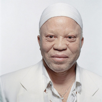 02 Salif Keita Albinos